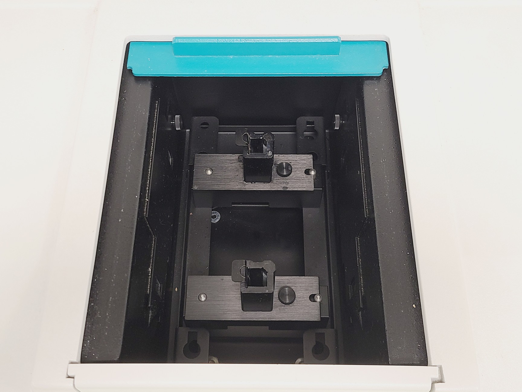 Image of Varian Cary 100 Bio UV-Visible Spectrophotometer