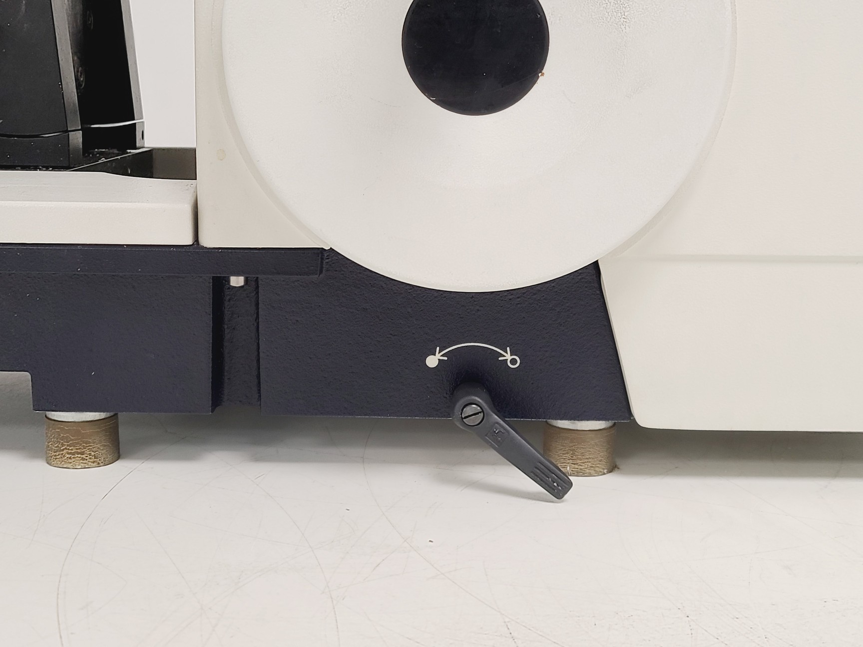 Image of Leica Microtome RM2135 Lab