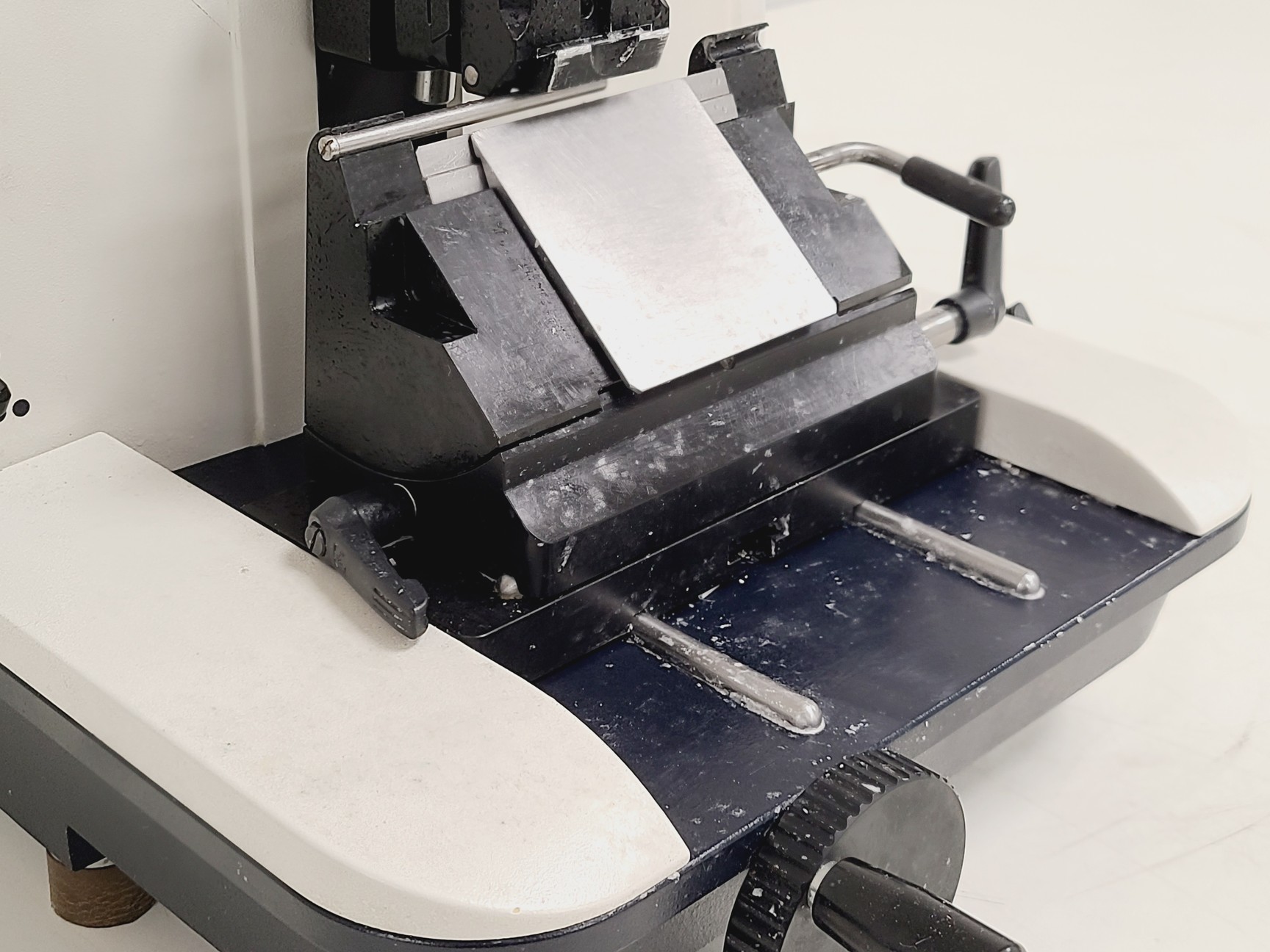 Image of Leica Microtome RM2135 Lab