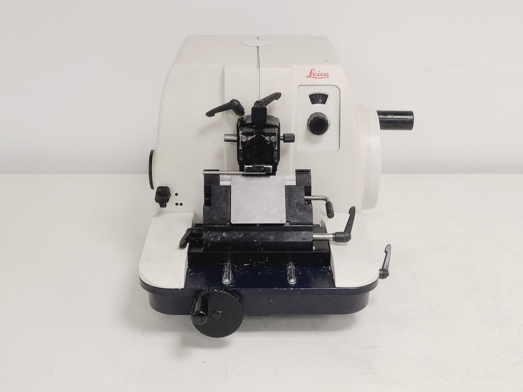Image of Leica Microtome RM2135 Lab