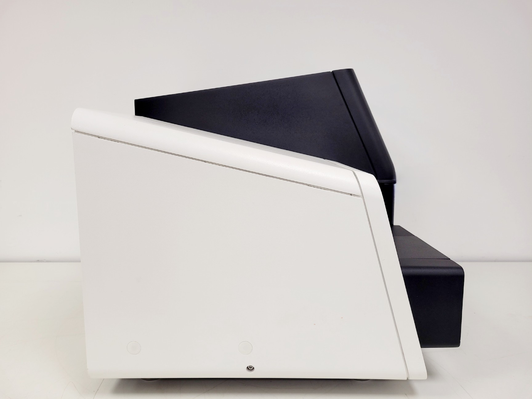 Image of Illumina MiSeq Benchtop Gene Sequencing System