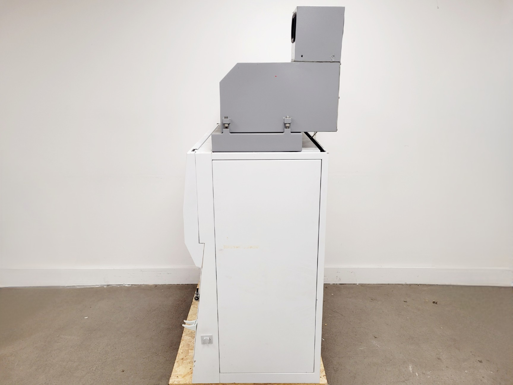 Image of MAT BioMAT-2 1200EXH Class II Microbiological Safety Cabinet