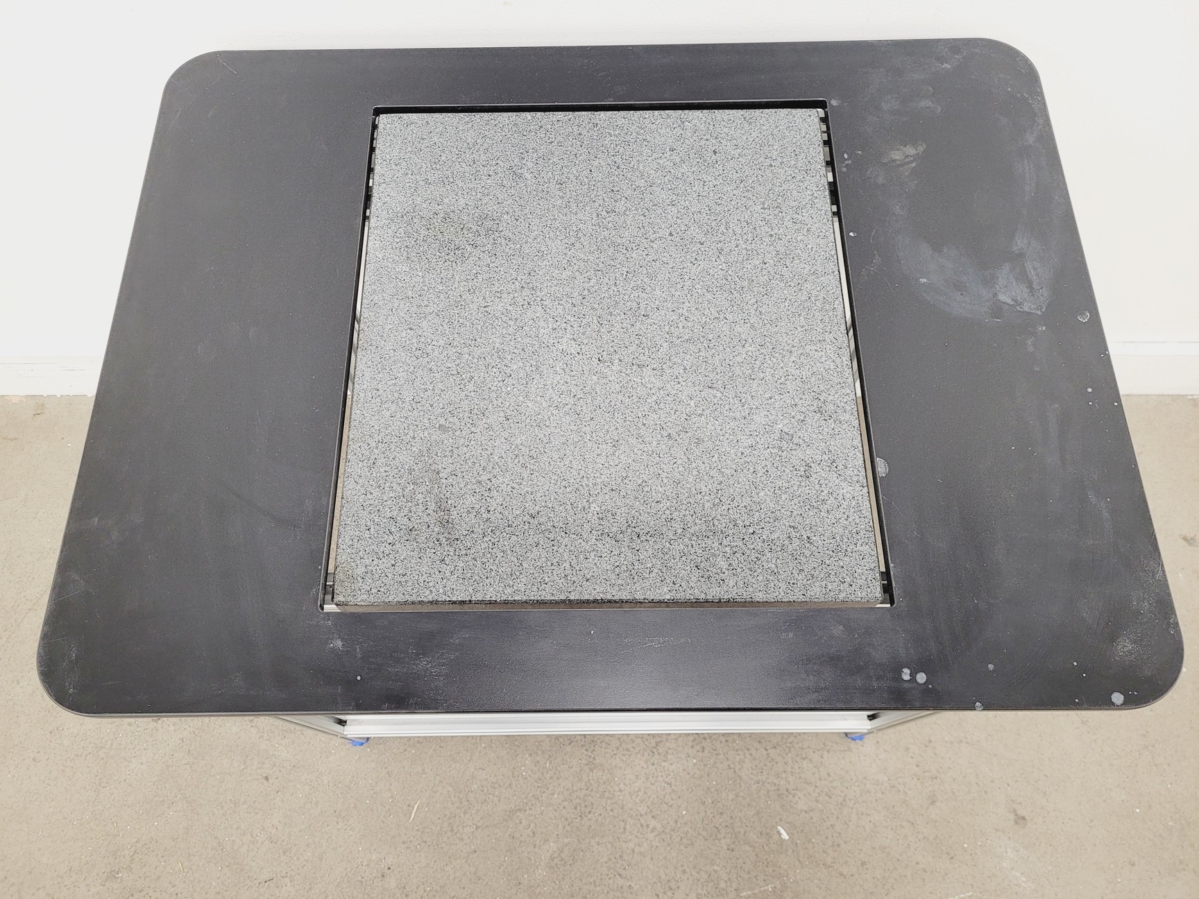 Image of Adam Equipment AE AVT Anti-Vibration Table