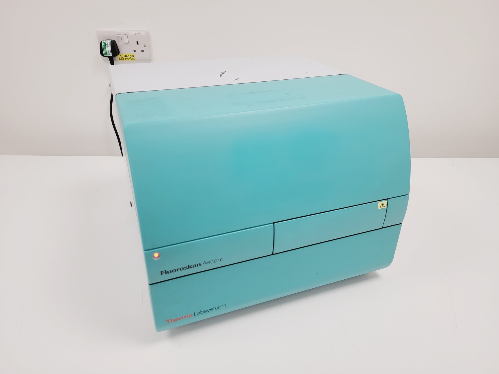 Image of Thermo Scientific Fluoroskan Ascent 374 Microplate Reader Lab