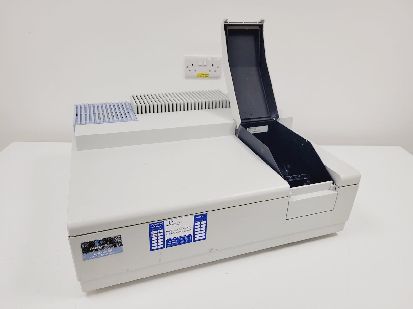 Image of Lambda 35 UV/VIS Spectrometer