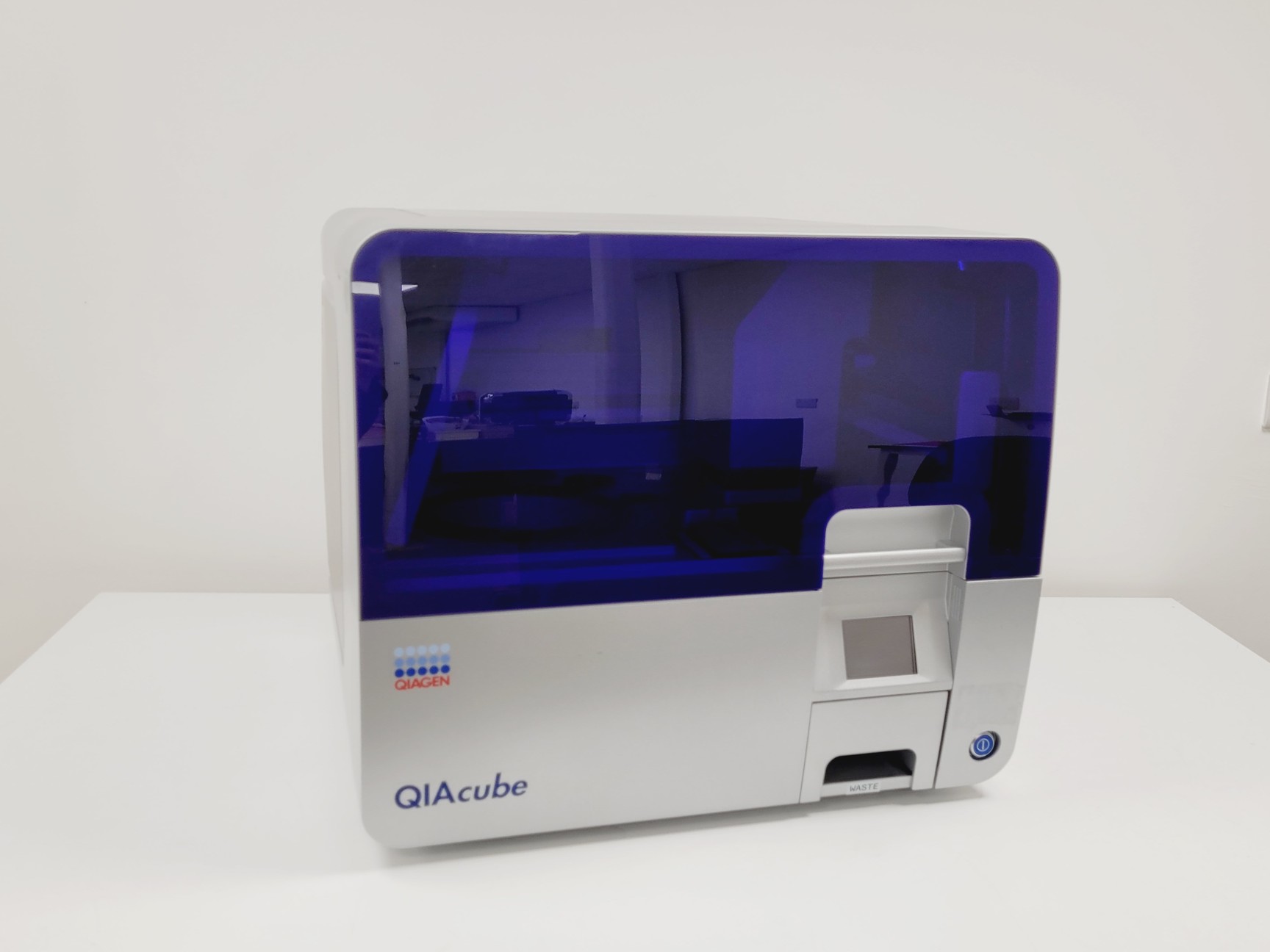 Image of QIAGEN QIAcube Nucleic Acid Purification System Lab