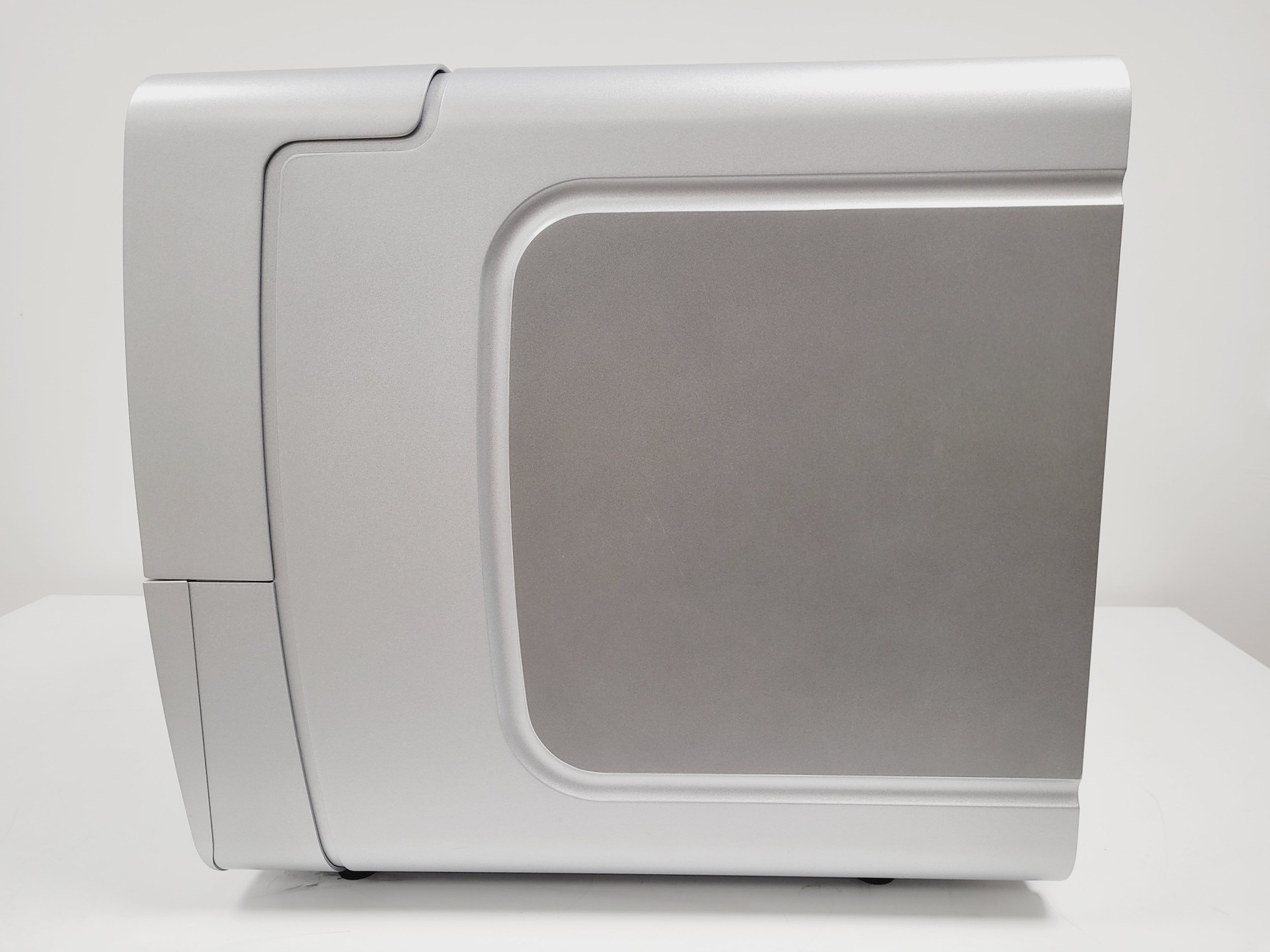 Image of QIAGEN QIAcube Nucleic Acid Purification System Lab