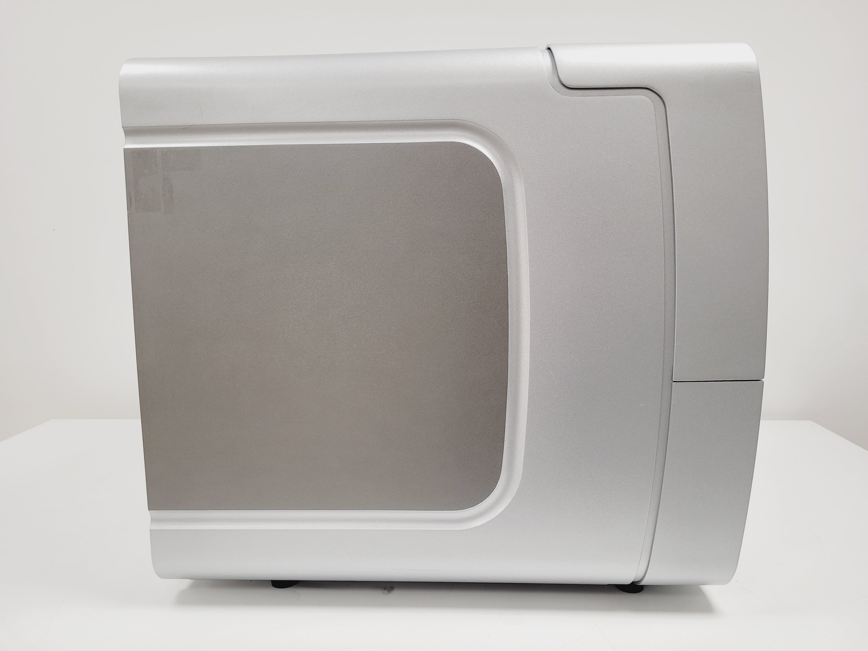 Image of QIAGEN QIAcube Nucleic Acid Purification System Lab