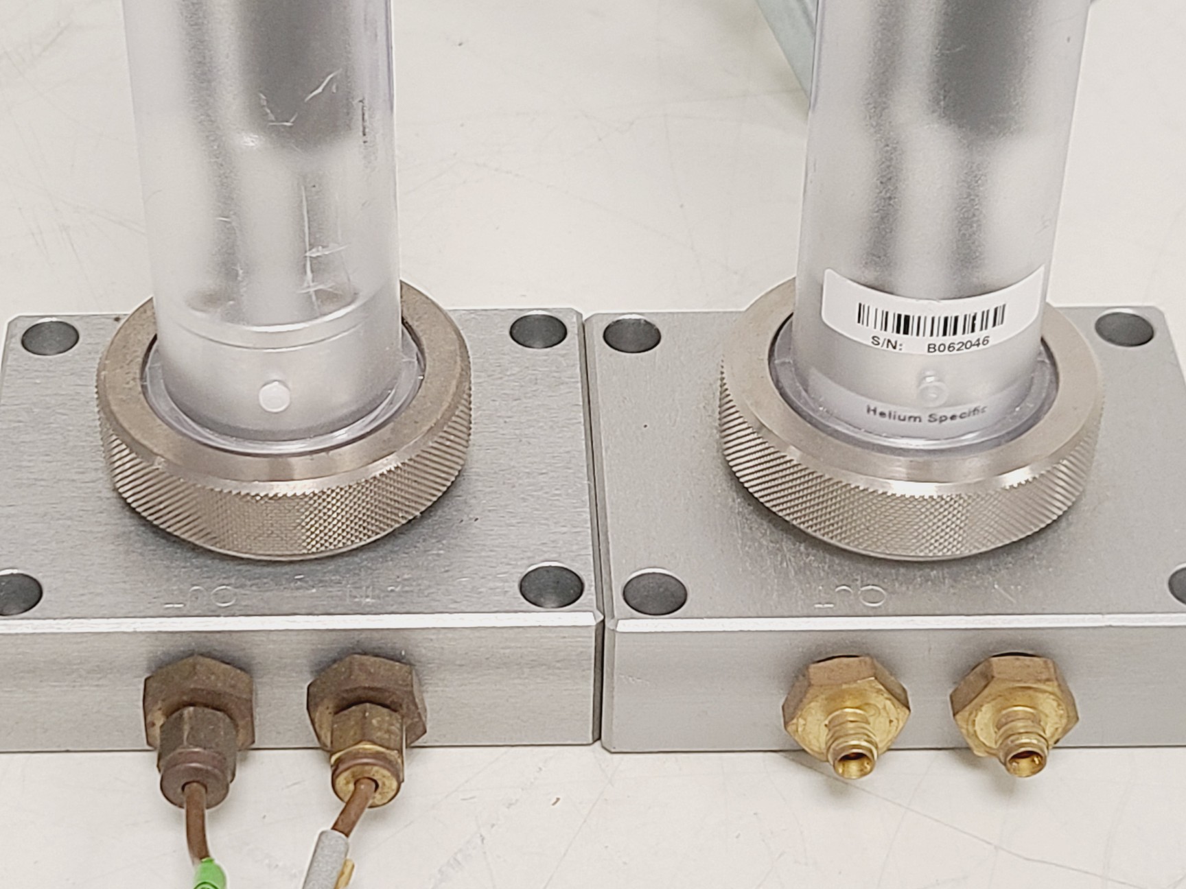 Image of 4x Restek Helium Specific Filters w/ Baseplates & 2x Gas Clean Filter Systems