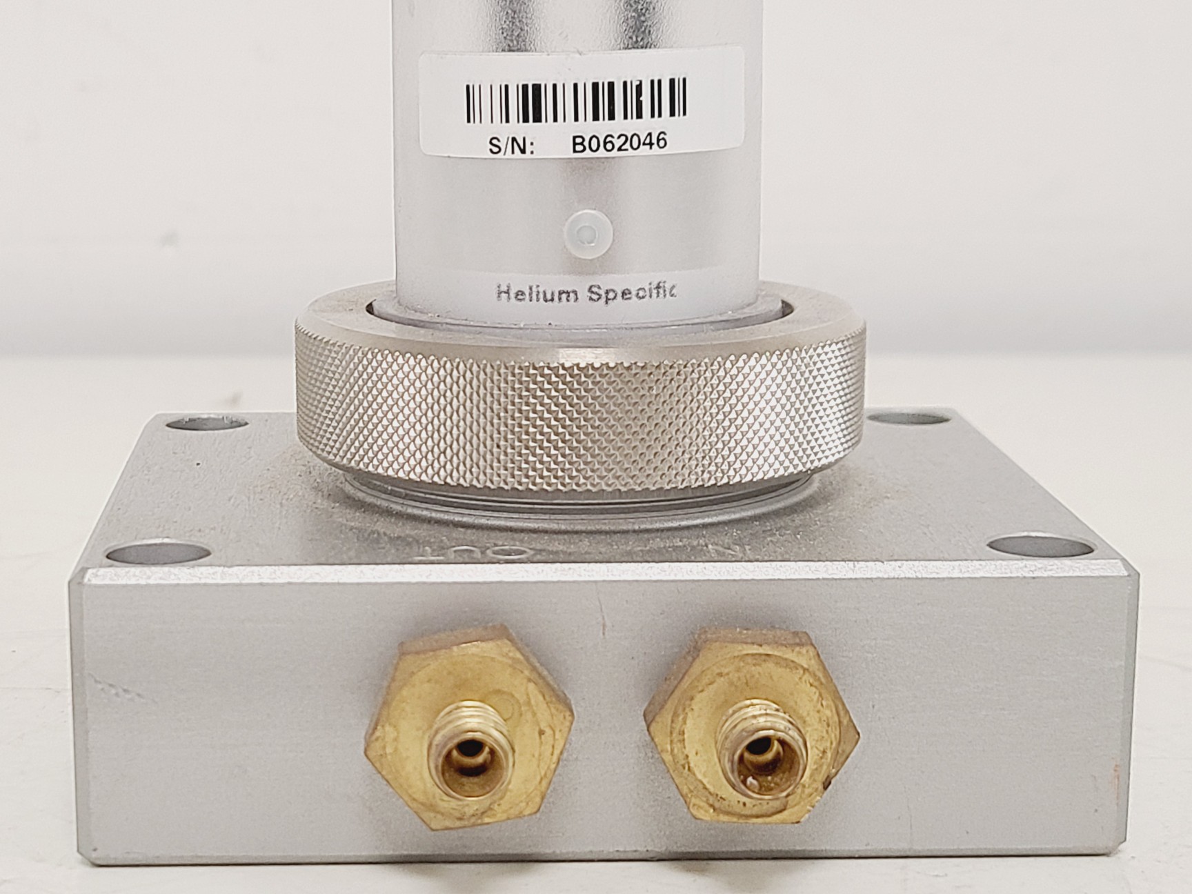 Image of 4x Restek Helium Specific Filters w/ Baseplates & 2x Gas Clean Filter Systems