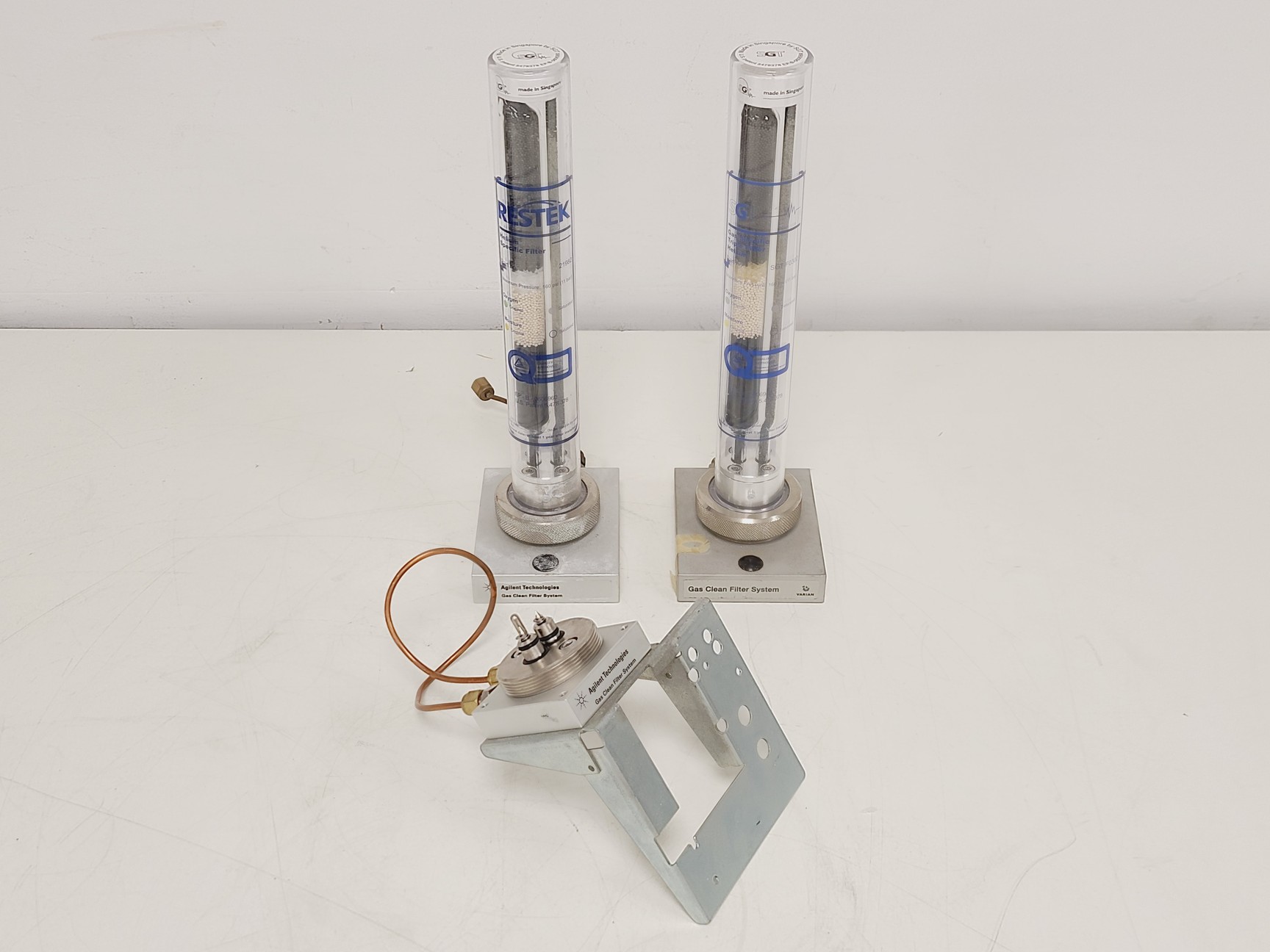 Image of 4x Restek Helium Specific Filters w/ Baseplates & 2x Gas Clean Filter Systems