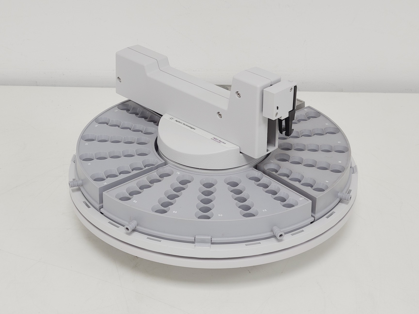 Image of Agilent 7683 Series Autosampler Injection Head G2913A & Vial Tray G2614A