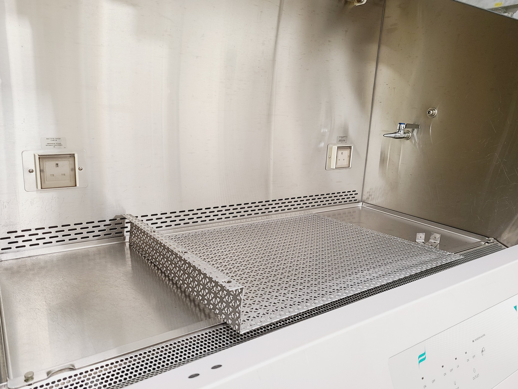 Image of Nuaire Class 2 Biological Safety Cabinet NU-437-400S Spares/Repair Lab