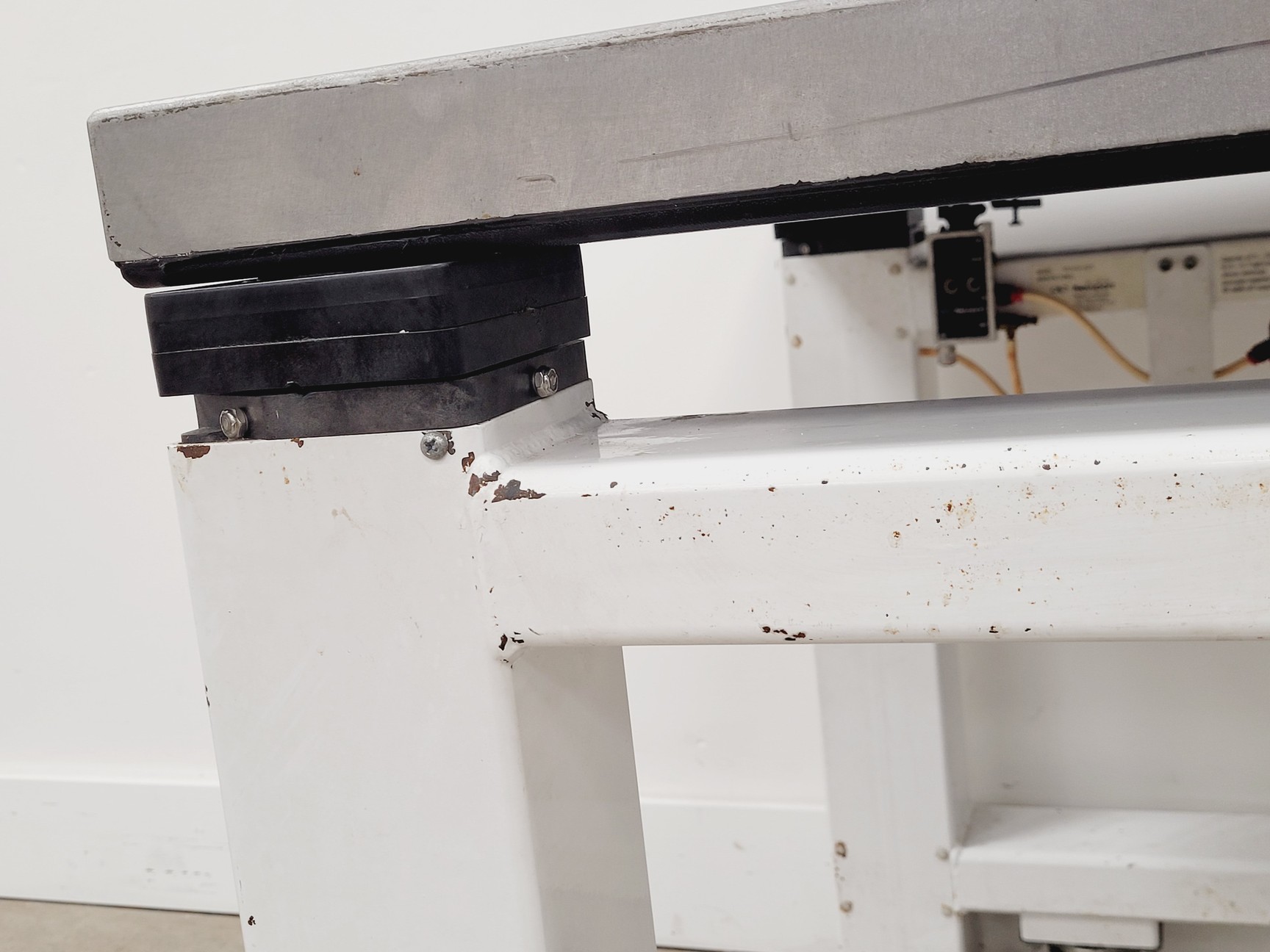 Image of Newport VH3036W-OPT Optical Isolation Table