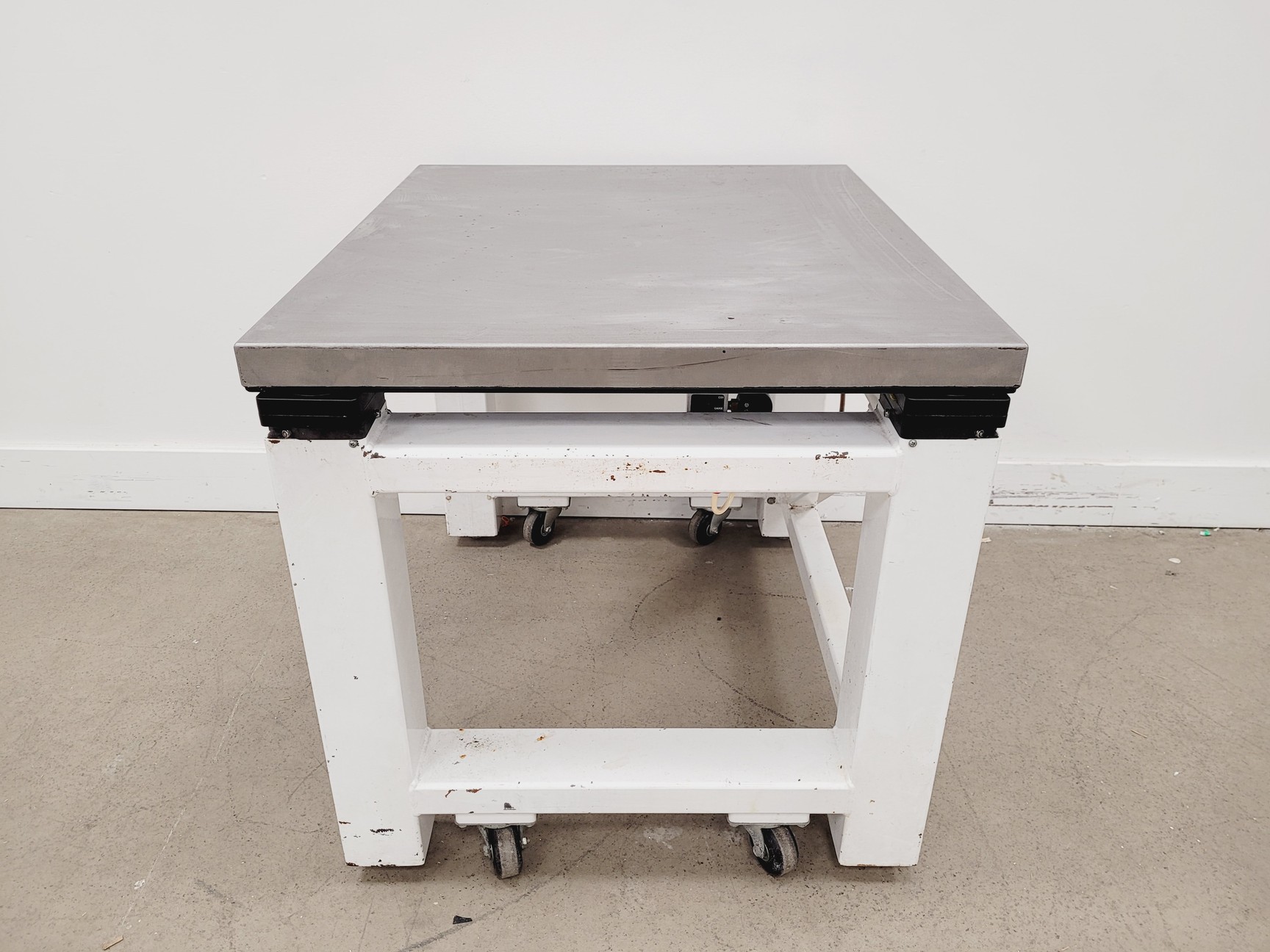 Image of Newport VH3036W-OPT Optical Isolation Table