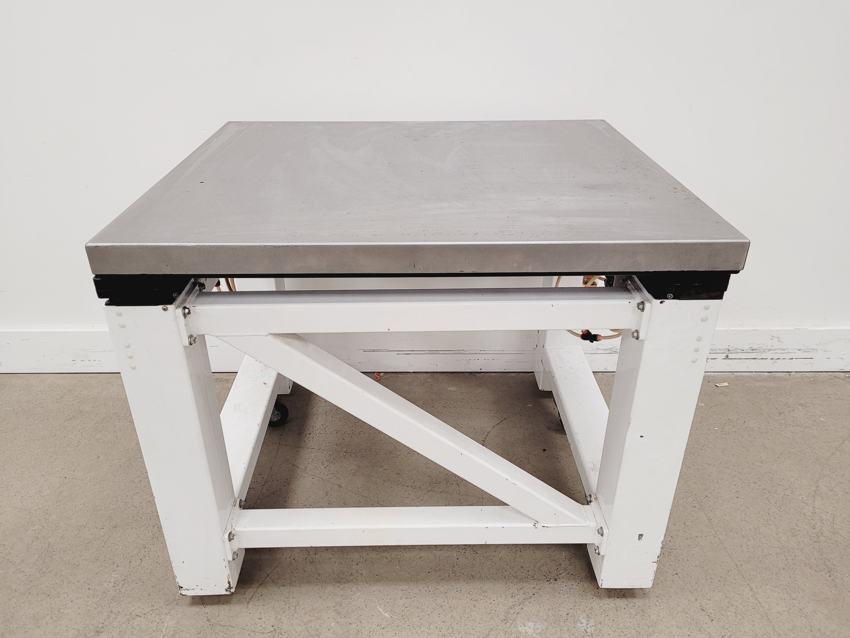 Image of Newport VH3036W-OPT Optical Isolation Table