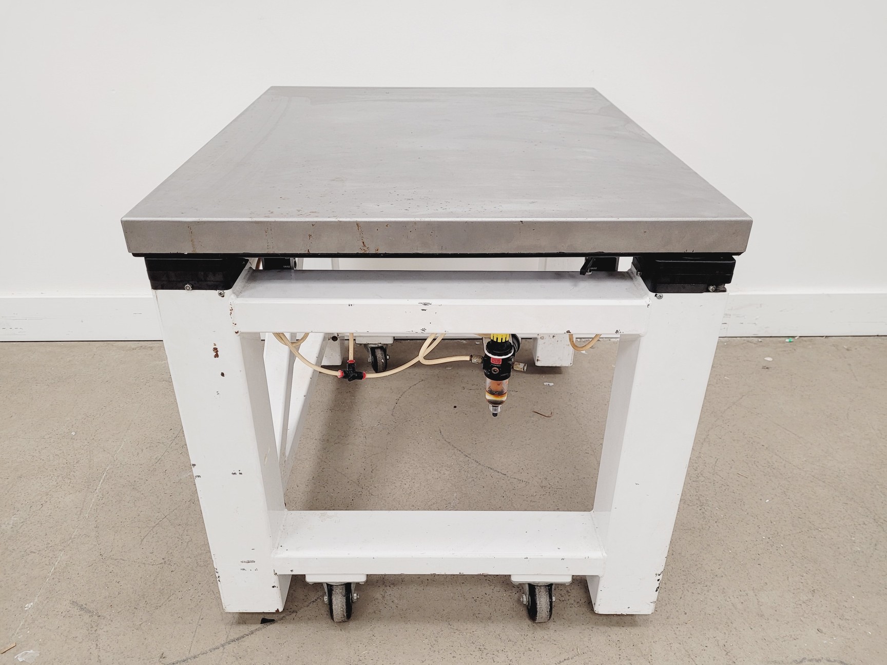 Image of Newport VH3036W-OPT Optical Isolation Table