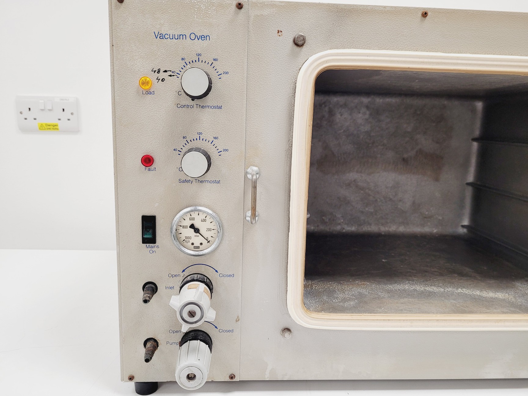 Image of Gallenkamp Model OVA031.XX1.5 Vacuum Oven 