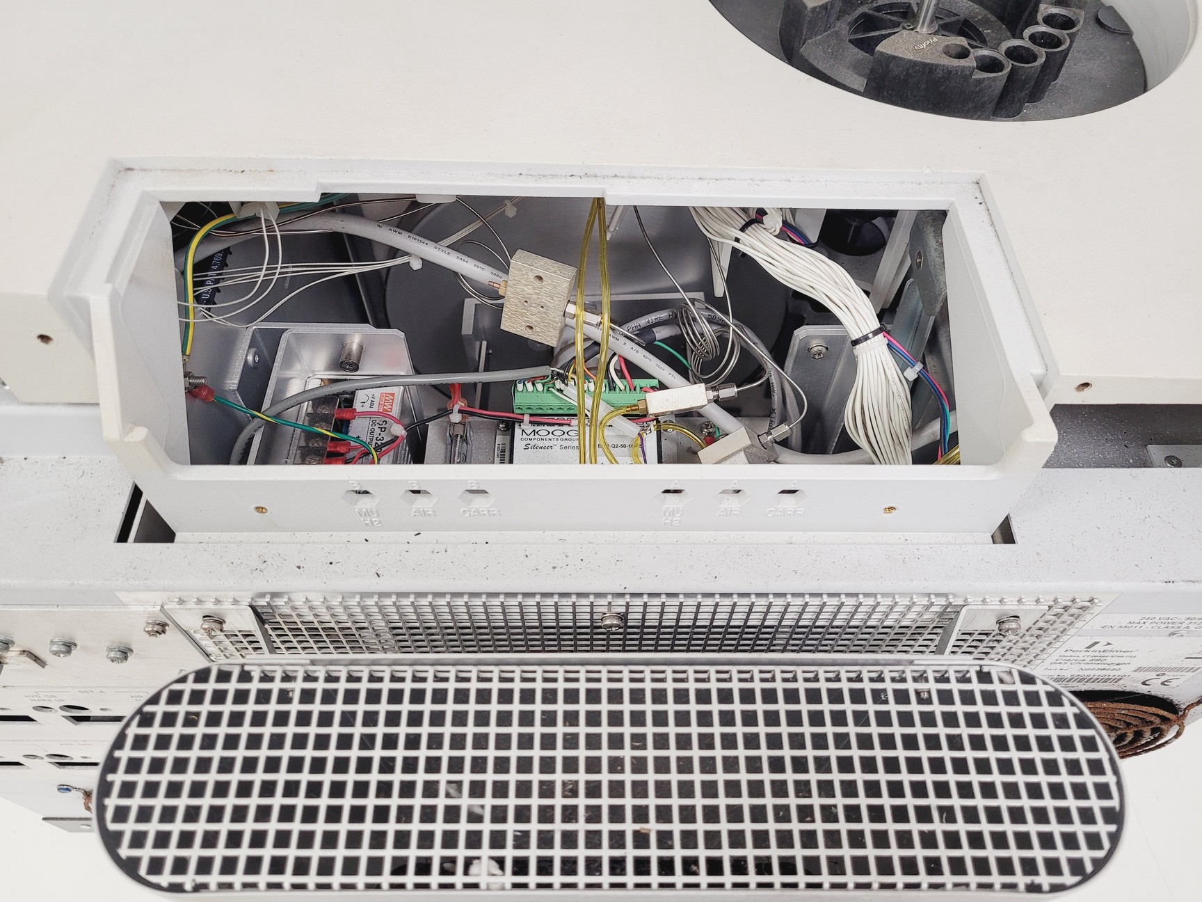 Image of Perkin Elmer Clarus 680 Gas Chromatograph