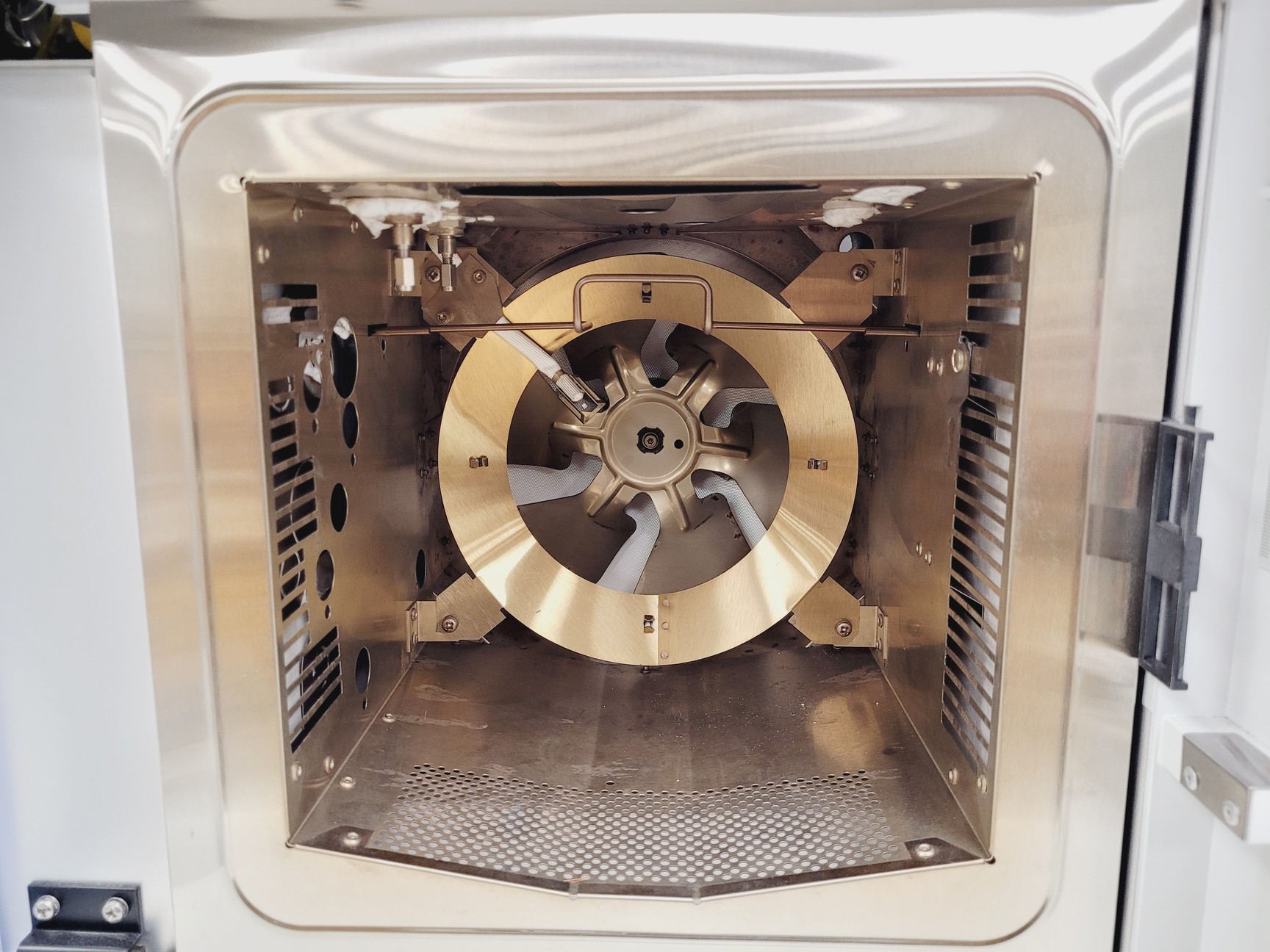 Image of Perkin Elmer Clarus 680 Gas Chromatograph