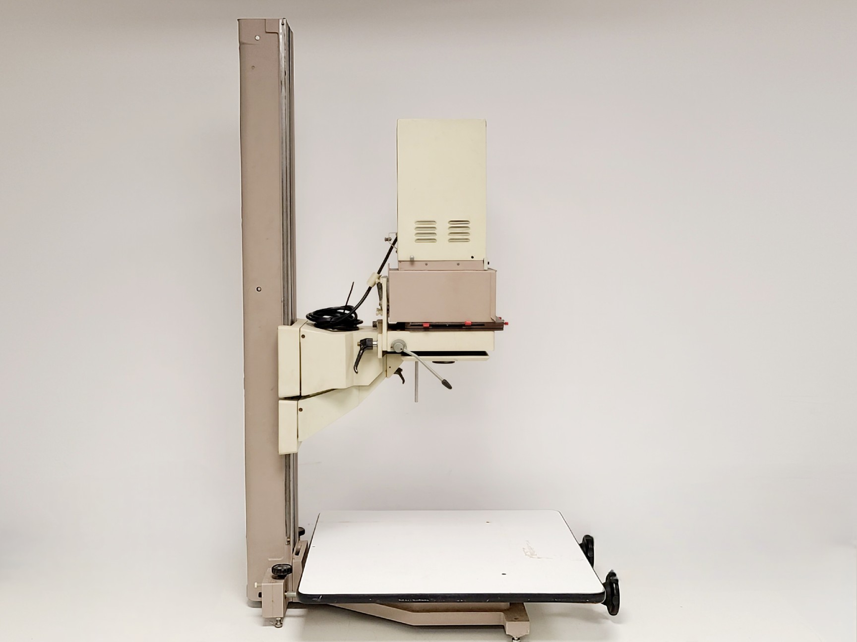 Image of De Vere 504 Photographic Enlarger with Varicon Head and GraLab Model 300 Timer