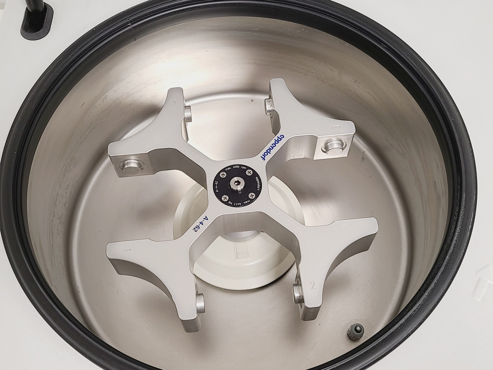 Image of Eppendorf Centrifuge 5810 R w/ Eppendorf A-4-62 Rotor Spares/Repair