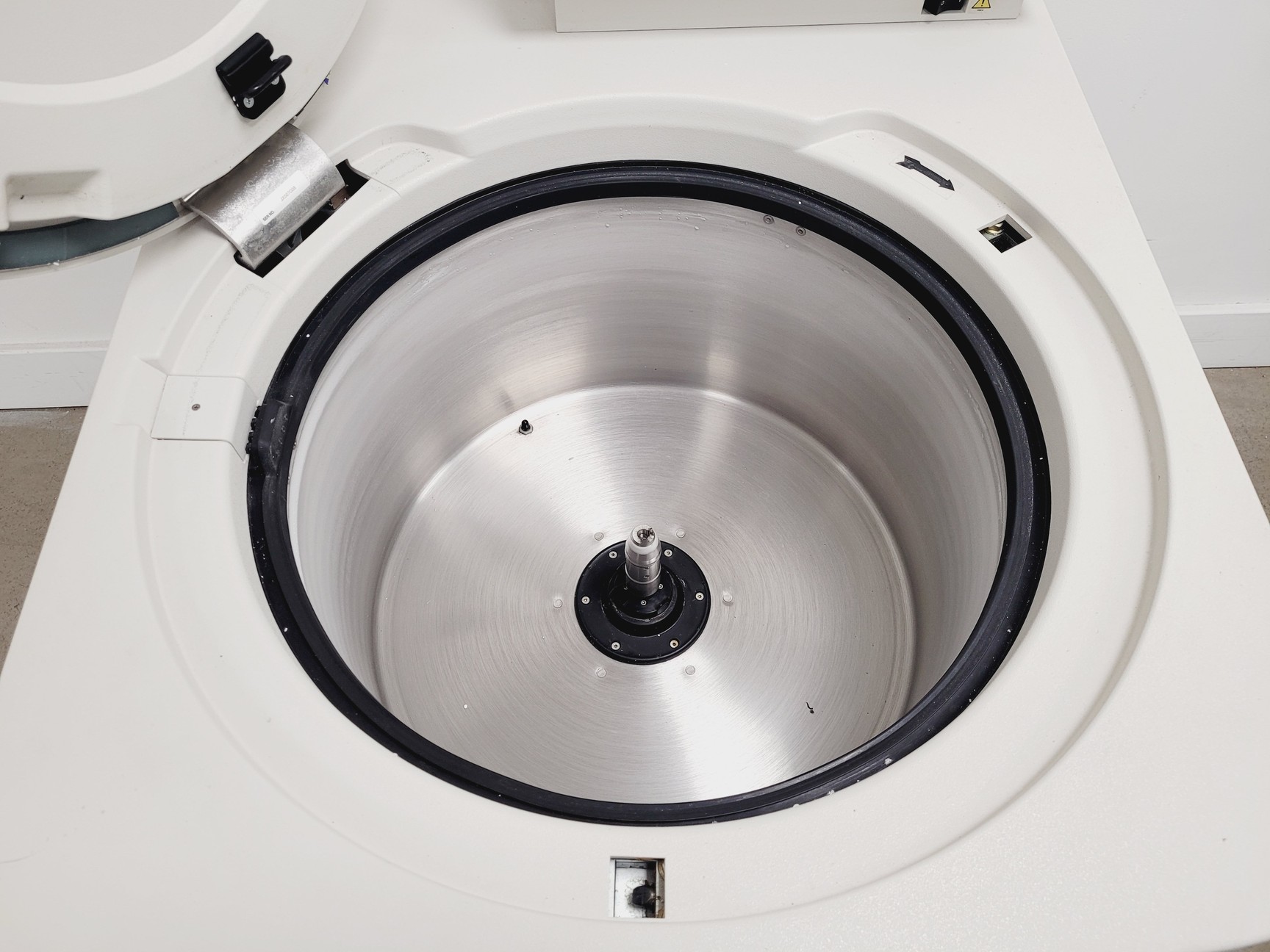 Image of Beckman Coulter Avanti J-26 XP Centrifuge Lab