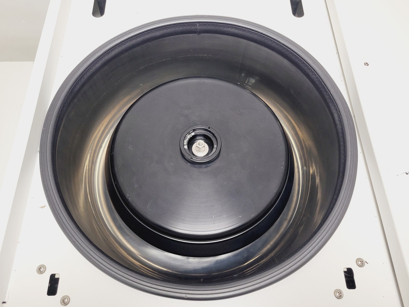 Image of Sigma 4K15C Benchtop Centrifuge