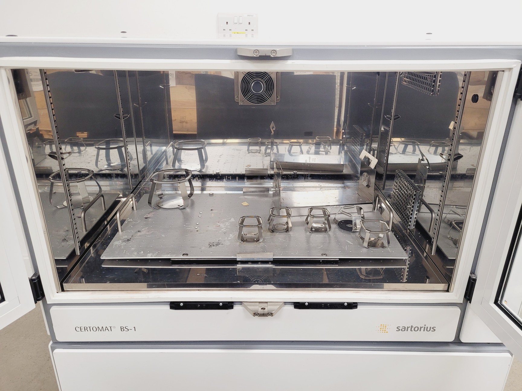 Image of Sartorius CERTOMAT BS-1 Shaking Incubator Lab