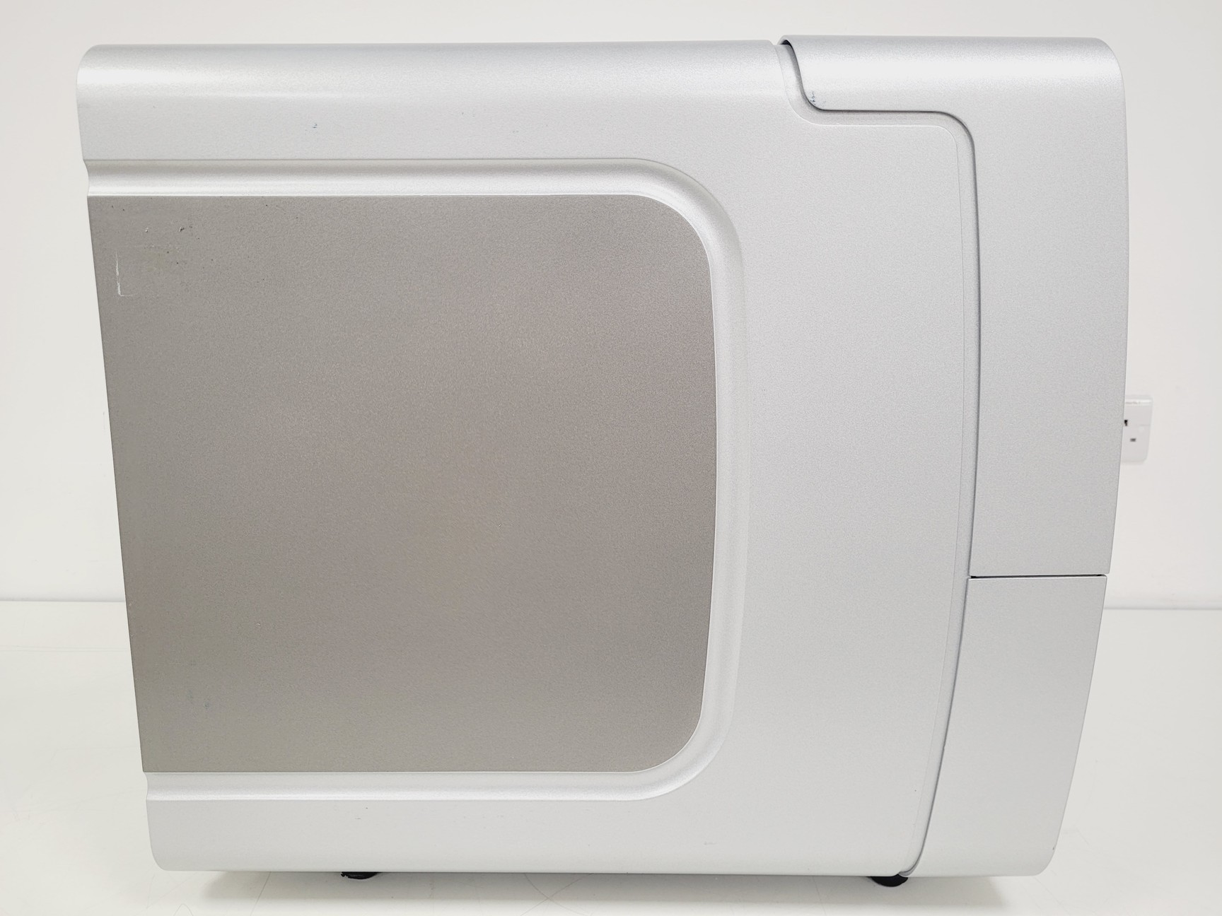 Image of QIAGEN QIAcube Nucleic Acid Purification System Lab