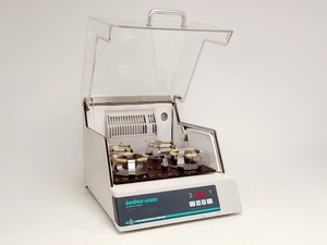 Thumbnail image of New Brunswick Scientific Innova 4000 Benchtop Incubator Shaker