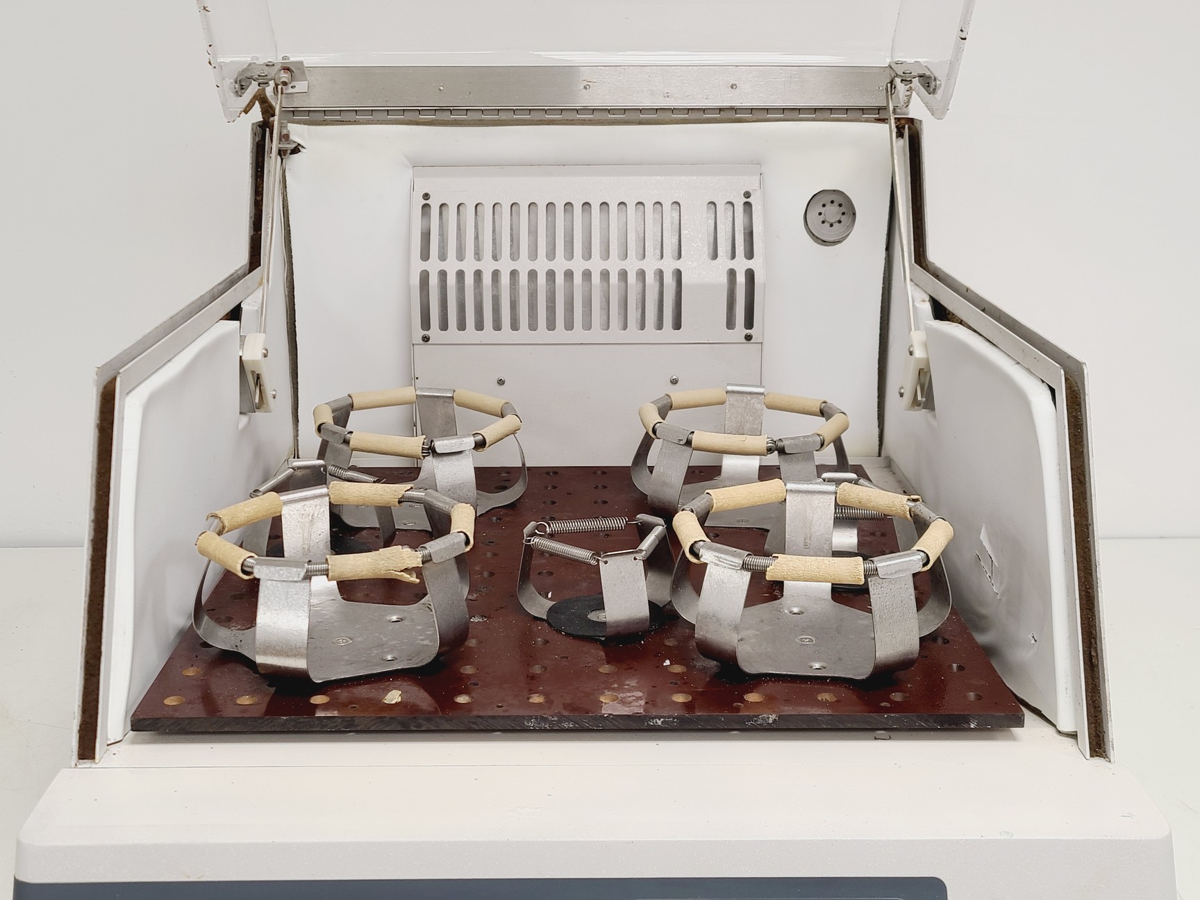 Image of New Brunswick Scientific Innova 4000 Benchtop Incubator Shaker