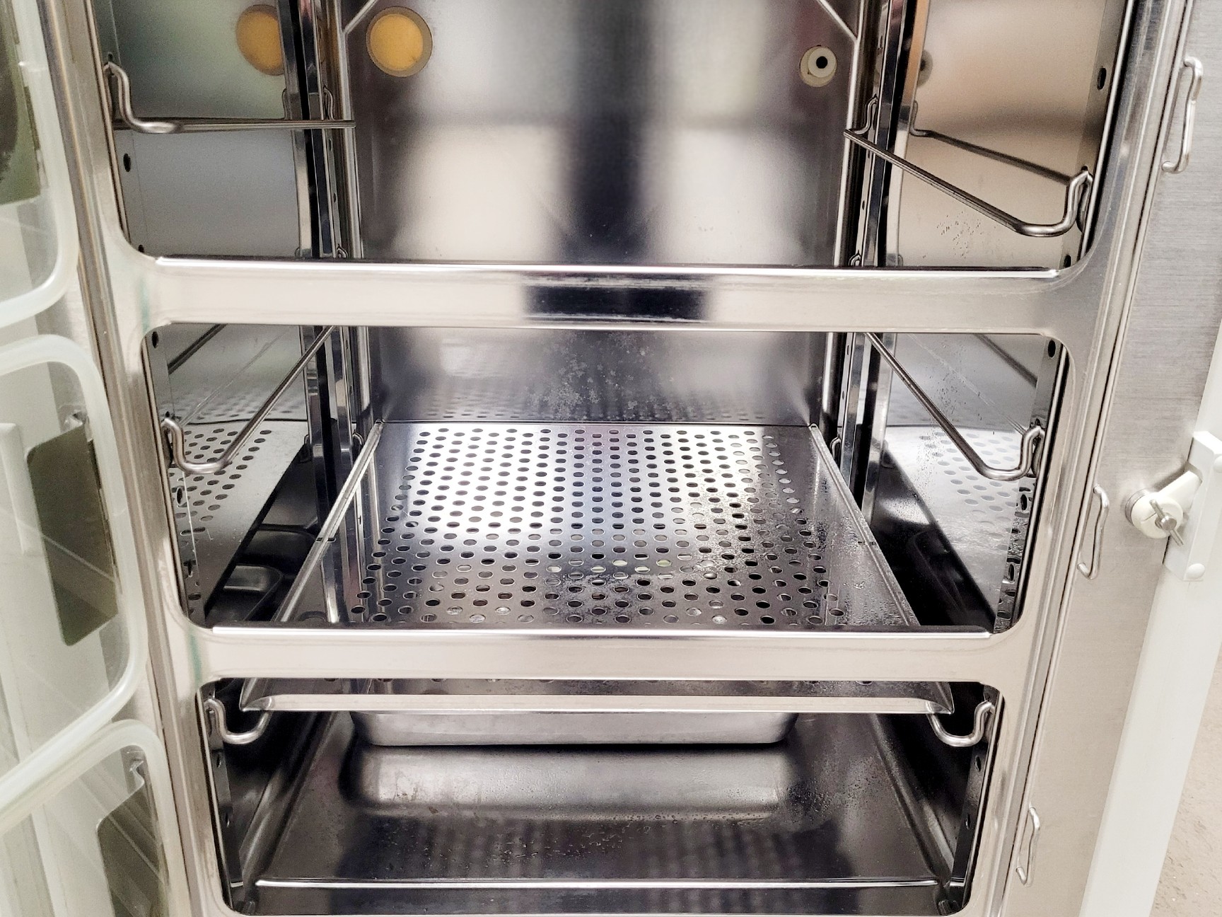 Image of Heareus HERAcell 150 Floor Standing Incubator