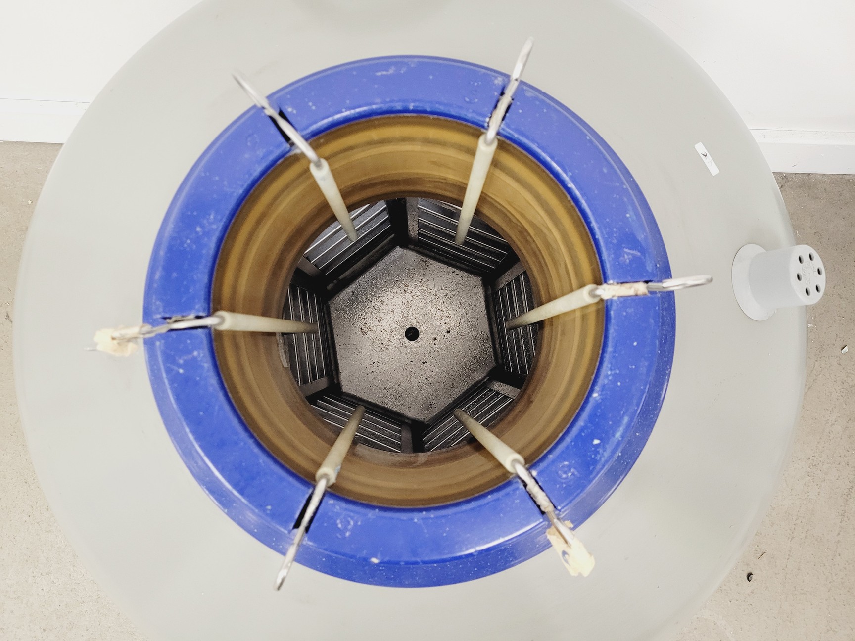 Image of Statebourne Biorack 3000 Liquid Nitrogen Dewar