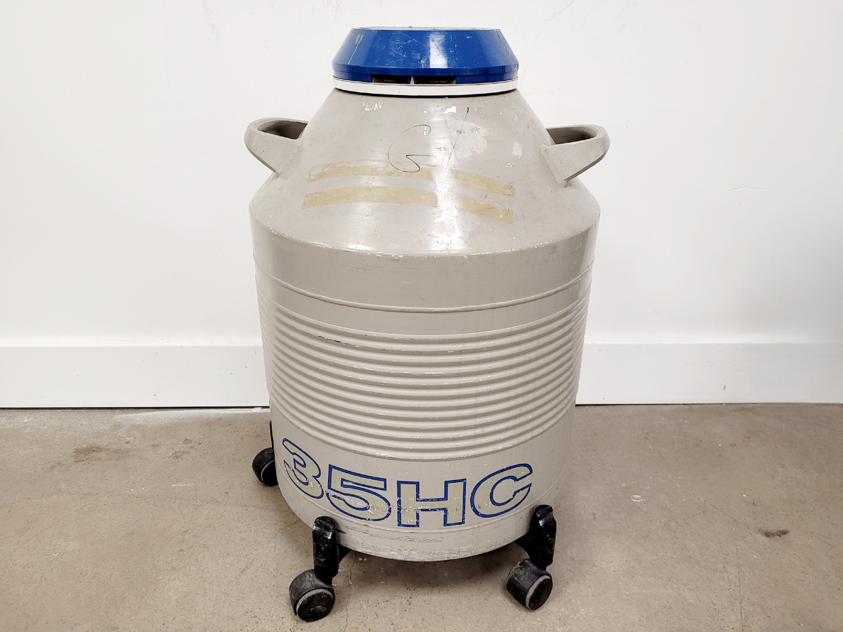 Image of Union Carbide 35HC Liquid Nitrogen Dewar