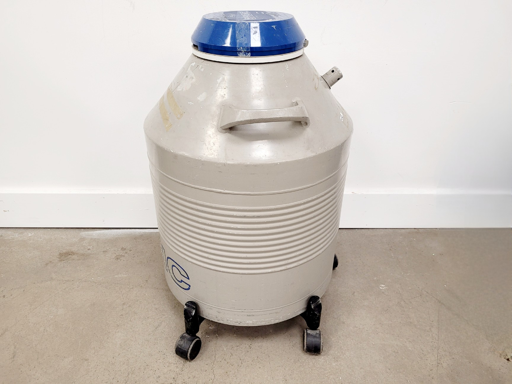 Image of Union Carbide 35HC Liquid Nitrogen Dewar