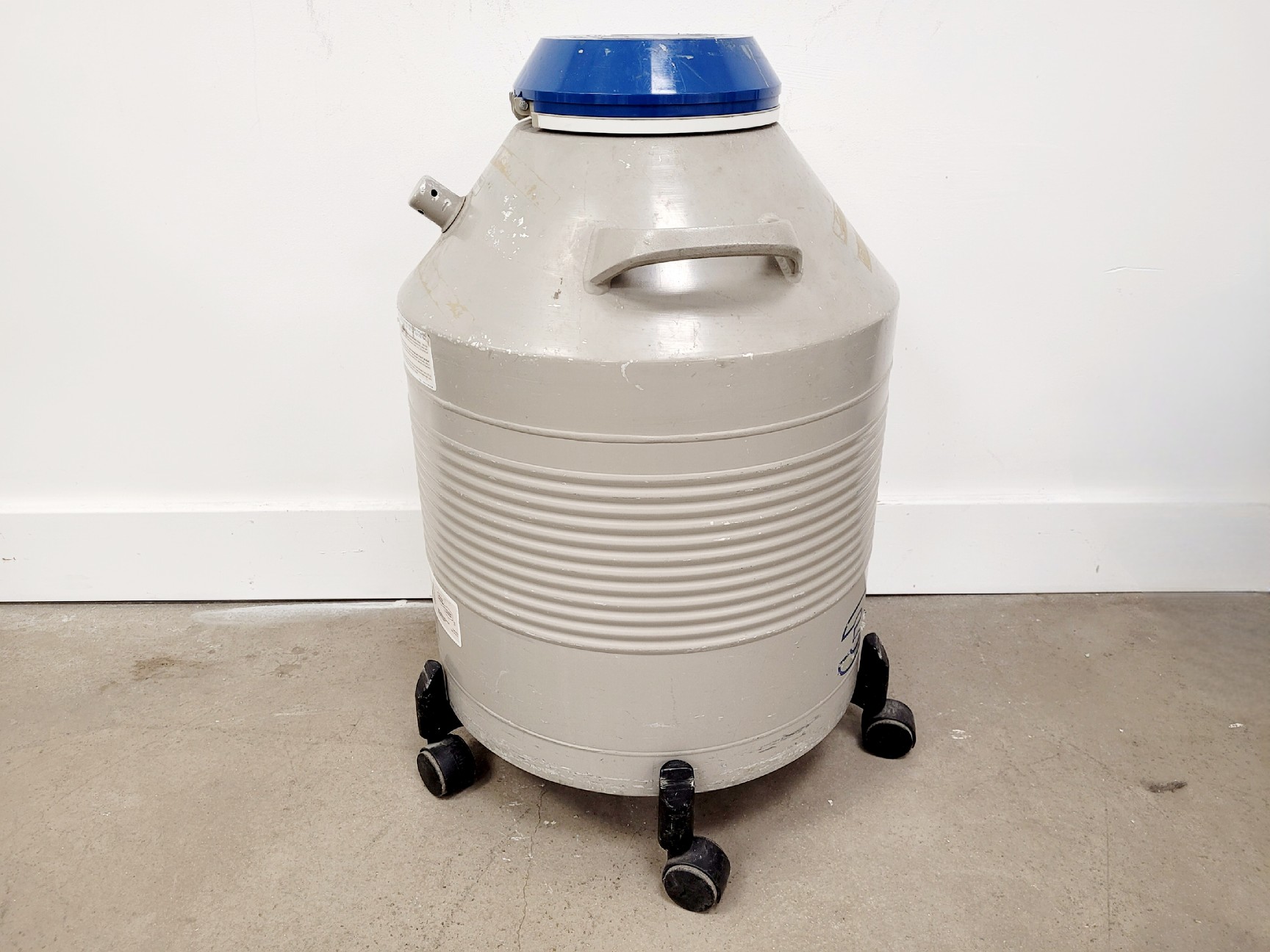 Image of Union Carbide 35HC Liquid Nitrogen Dewar