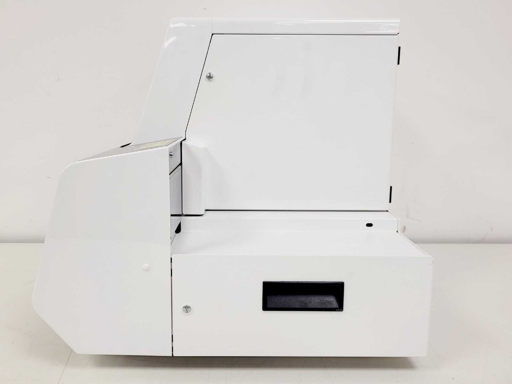 Image of Beckman DxH 560 Autoloader Hematology Analyzer