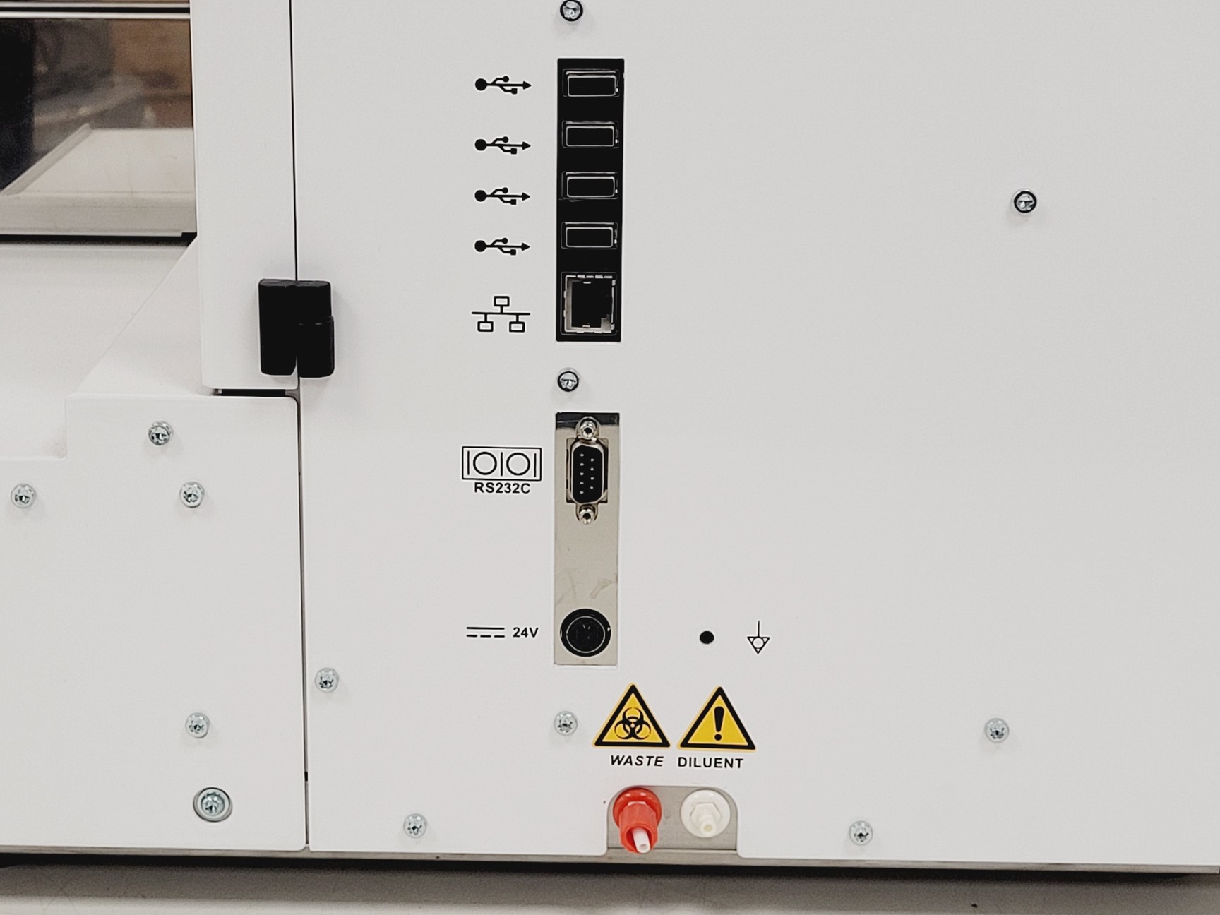 Image of Beckman DxH 560 Autoloader Hematology Analyzer