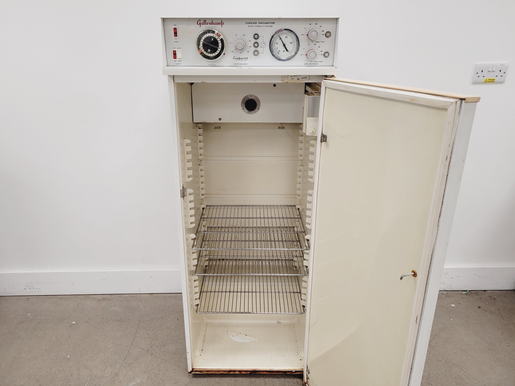 Image of Gallenkamp Cooled Incubator w/ Timed Cycling App. No 6B 7801 B