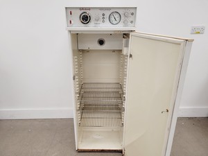 Thumbnail image of Gallenkamp Cooled Incubator w/ Timed Cycling App. No 6B 7801 B