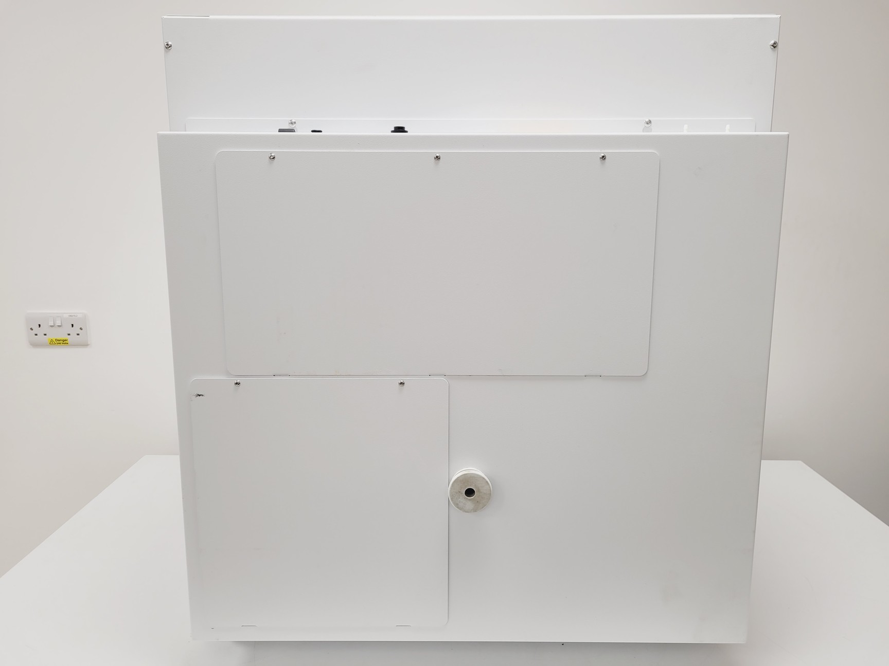 Image of LEEC Precision 190D Culture Safe CO2 Incubator