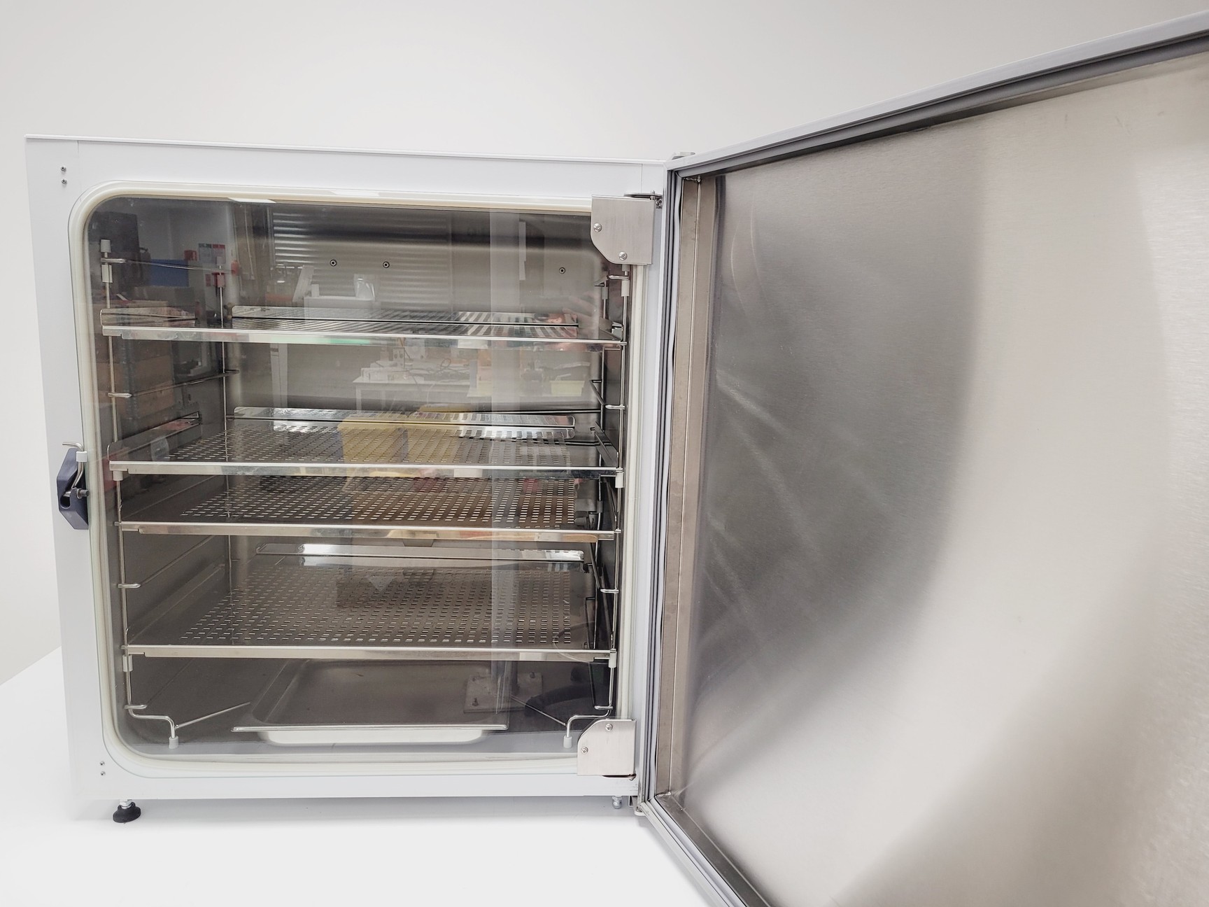 Image of LEEC Precision 190D Culture Safe CO2 Incubator
