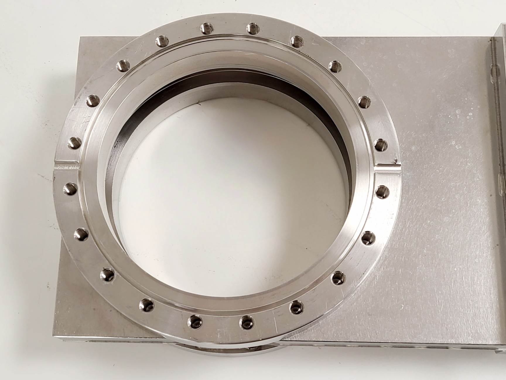 Image of VAT Series 10.4 Rectangular High Vacuum Gate Valve