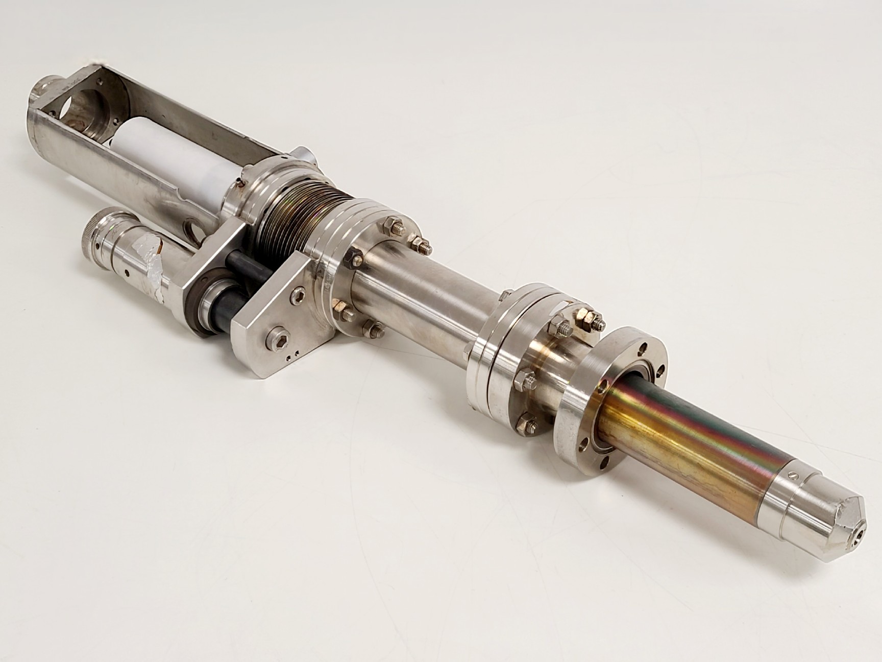 Image of Ultra High Vacuum (UHV) Effusion Cell for Preparation