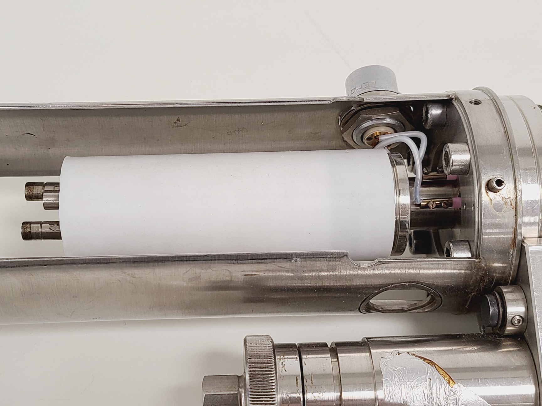 Image of Ultra High Vacuum (UHV) Effusion Cell for Preparation