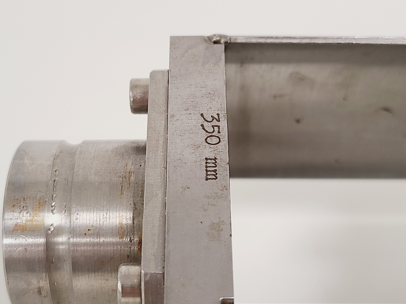 Image of Ultra High Vacuum (UHV) Effusion Cell for Preparation