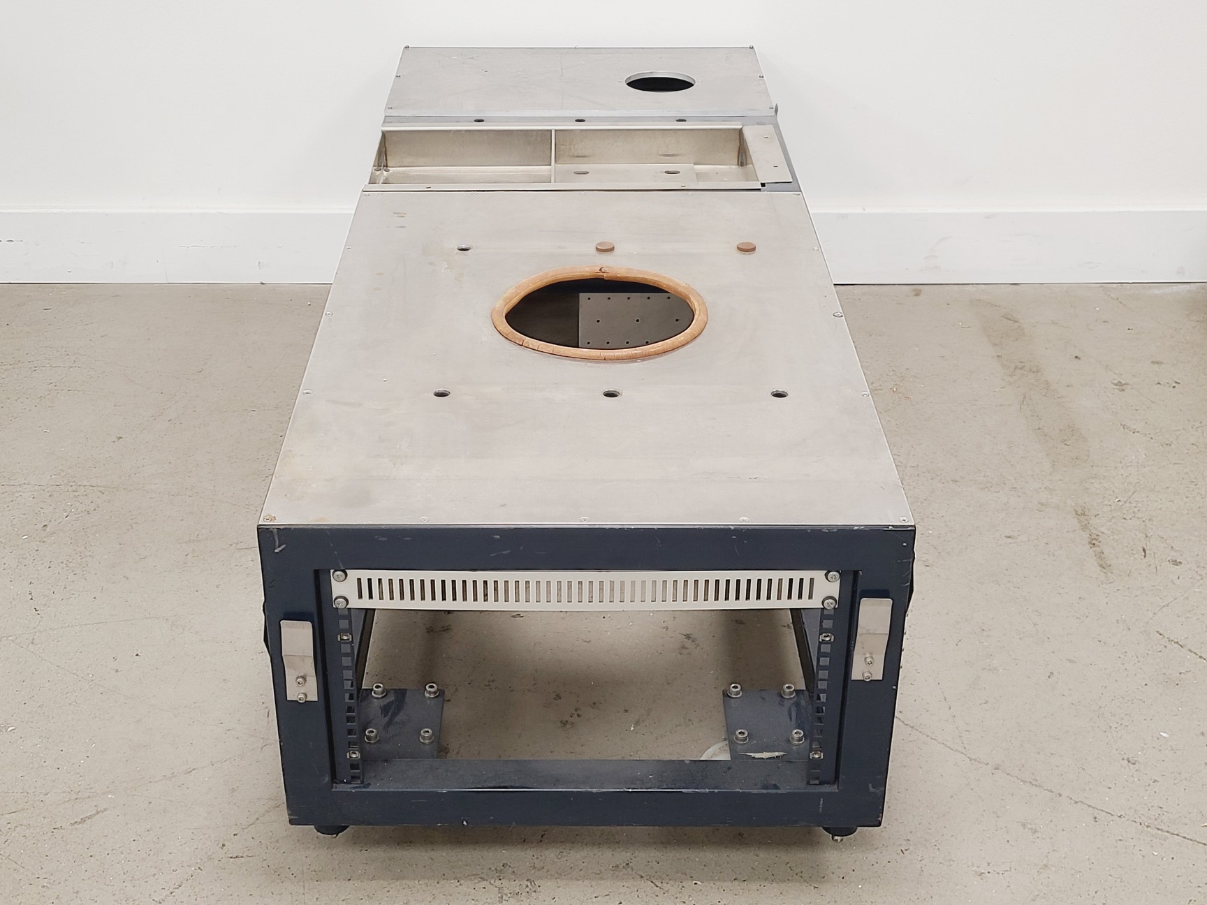 Image of Equipment Rack for Power Supplies and Electronic Control Units