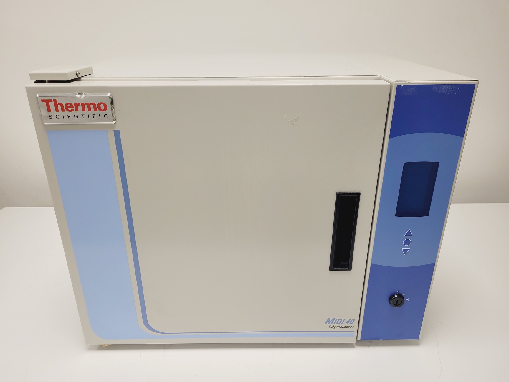 Image of Thermo Scientific MIDI 40 CO2 Benchtop Incubator