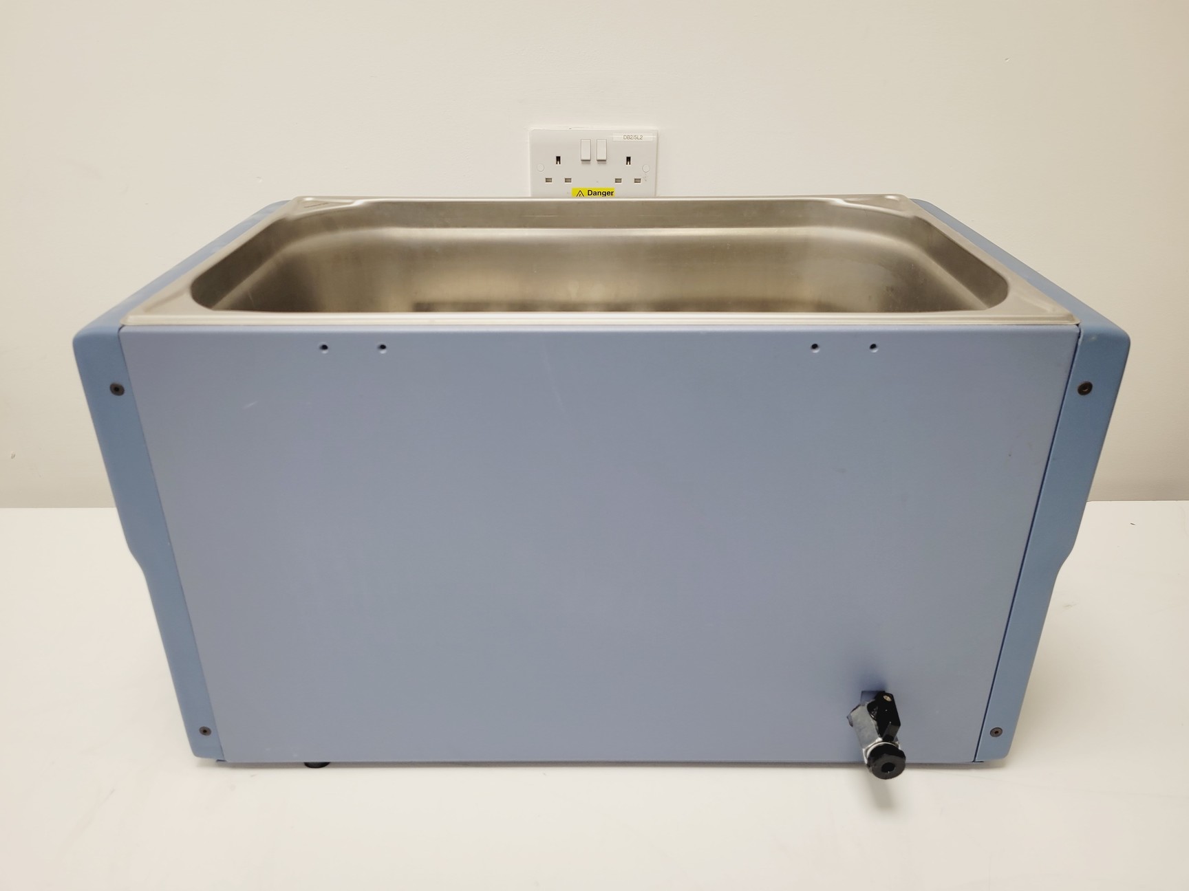 Image of Stuart SBS40 Shaking Water Bath Lab
